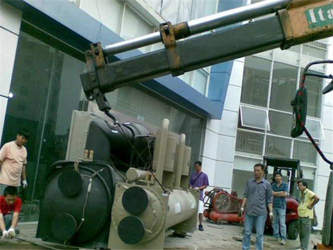 勃利县随车吊和汽车吊的核心区别是什么？哪种更省钱？