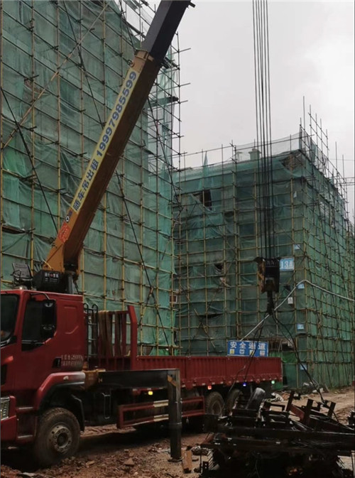 勃利县“慢工细活”—— 吊车的 “微动控制” 技术